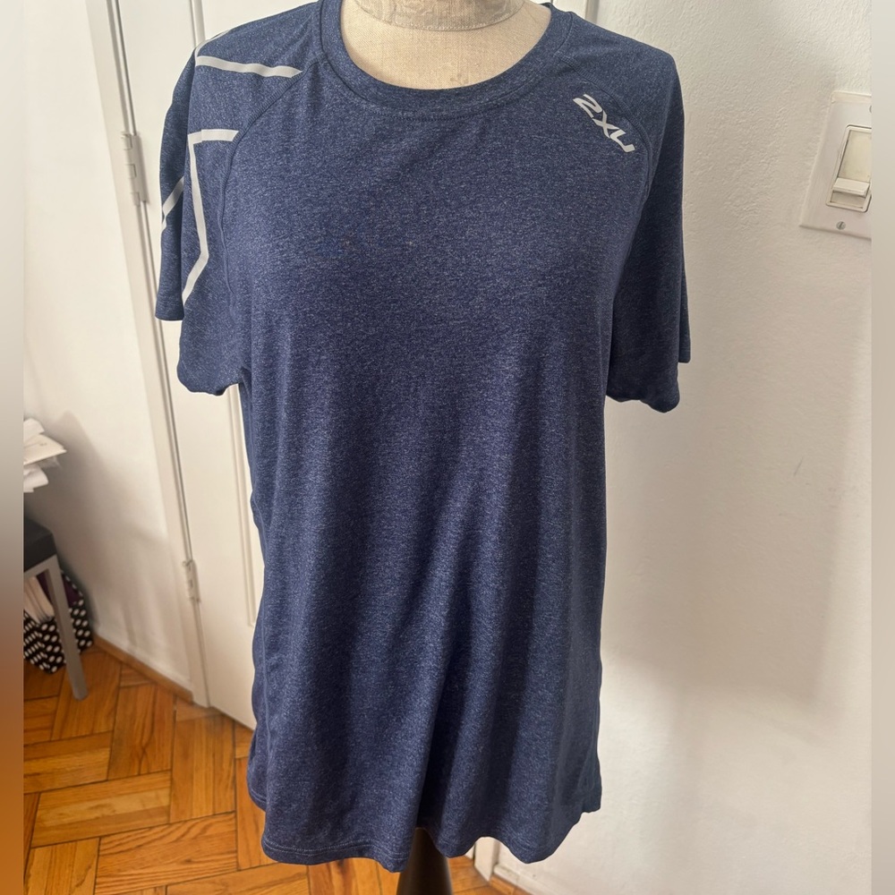 2XU tee Made in Australia size M Unisex